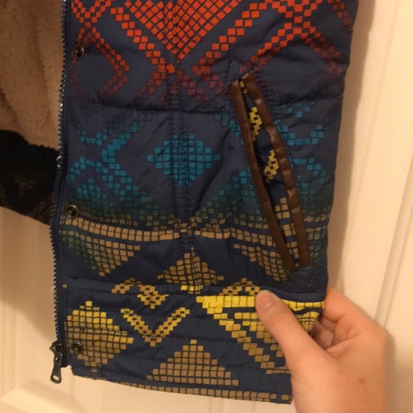 Sherpa lined colorful vest with brown leather trim - Picture 3 of 5